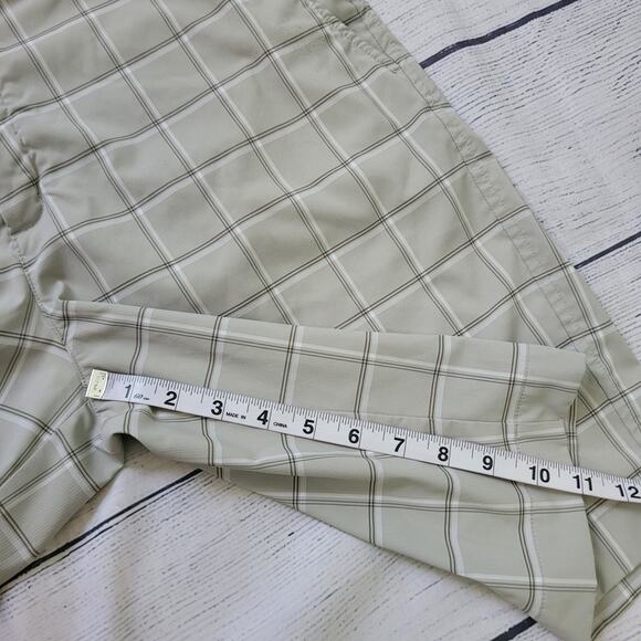 Nike Golf Size L Men's Beige Check Plaid Stretch Lightweight Chino Shorts - Picture 4 of 10